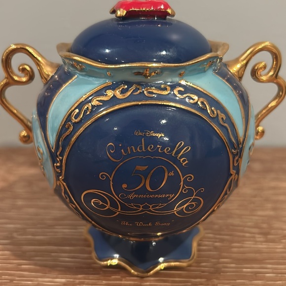 Cinderella 50th anniversary collectors music box - Picture 6 of 9